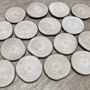 Wanddekoration Haselnuss